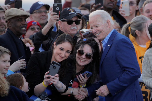 Biden Pertimbangkan...
