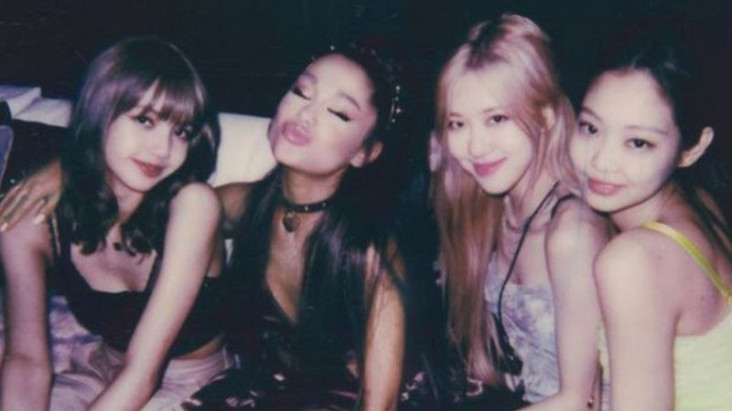 Ariana Grande dan Timnya...