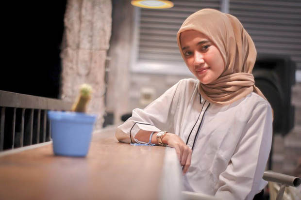 Mahasiswi Unair Bantu...