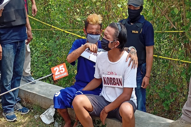 Reka Ulang Pembunuhan,...
