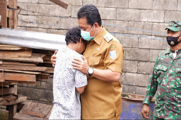 Rumahnya Terbakar, Slamet...