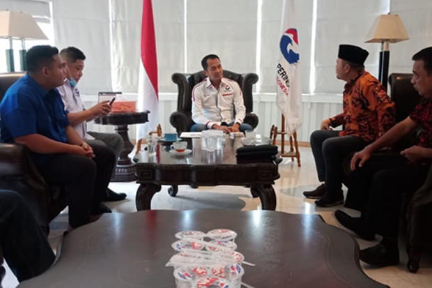 Petahana Bertarung di...
