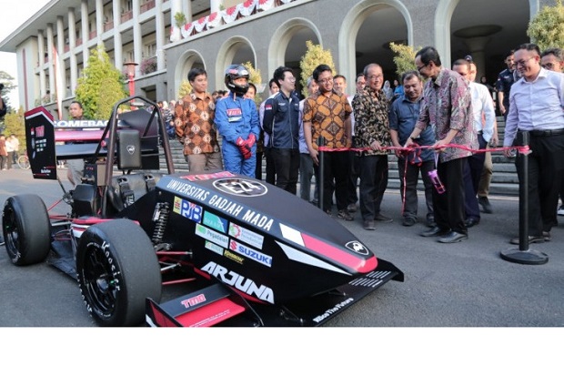 Tim Mobil Listrik UGM...