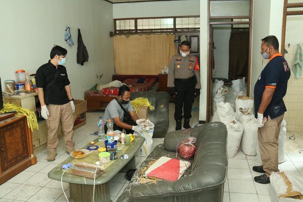 Olah TKP di Kopo Permai,...
