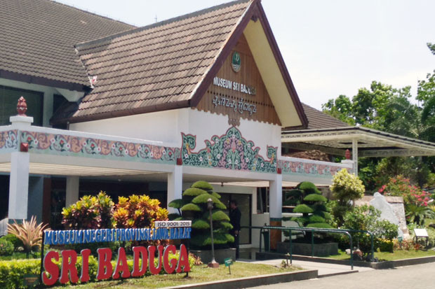 Cerah Berawan Seharian,...
