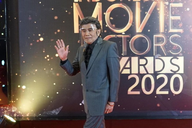 Atas Dedikasinya, Rhoma...