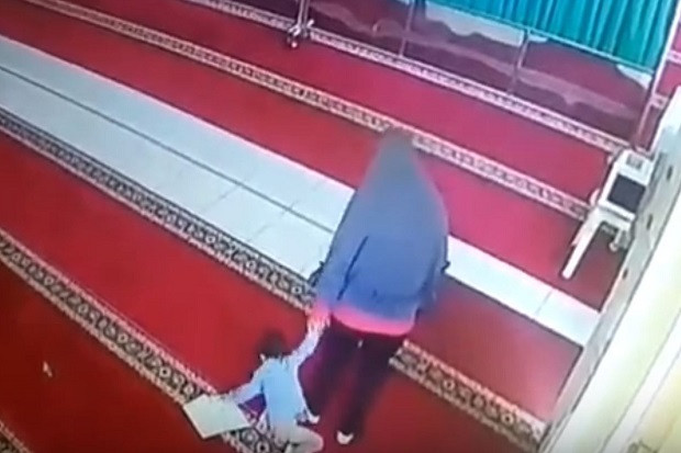 Pasutri Bawa Balita...