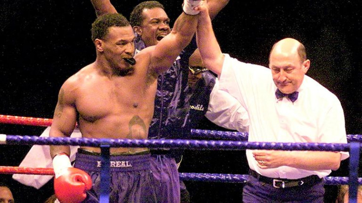 Mike Tyson vs Roy Jones...