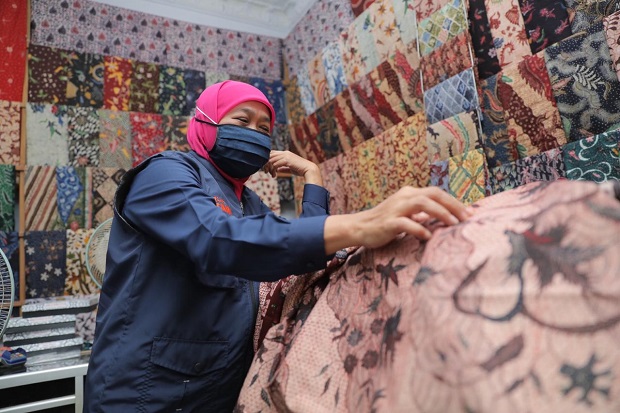 Penjualan Batik di Bangkalan...