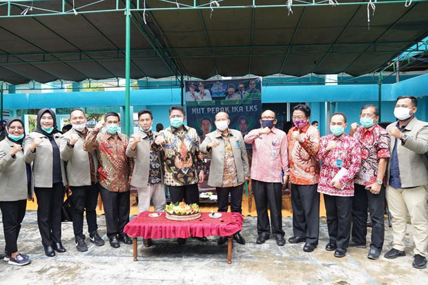HD Hadiri Peringatan...