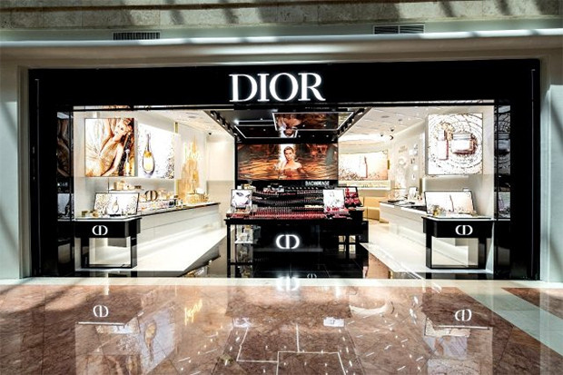 Manajemen Dior Buka...
