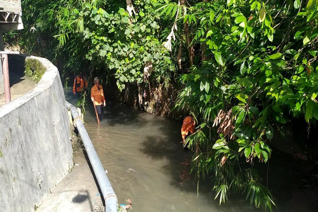 Diduga Jatuh ke Parit...