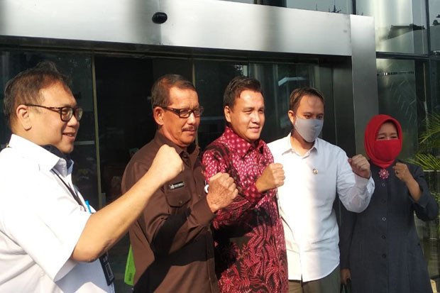 Datangi KPK, Komisi...