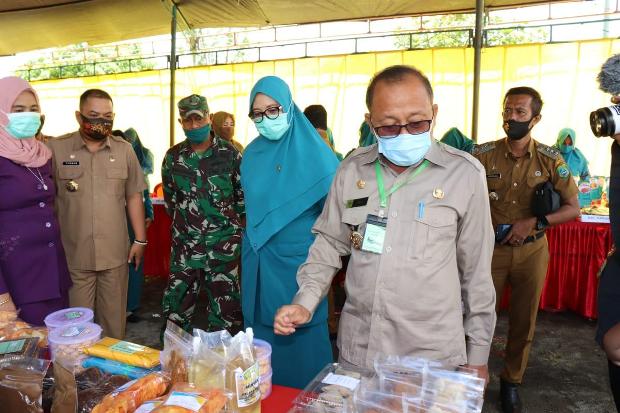 Bupati dan Ketua PKK...