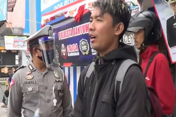 Puluhan pengguna Jalan...