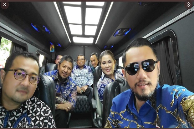 Serba Biru, AHY Sambangi...