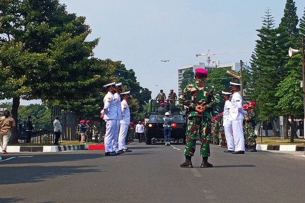 Kunjungi Markas Marinir,...