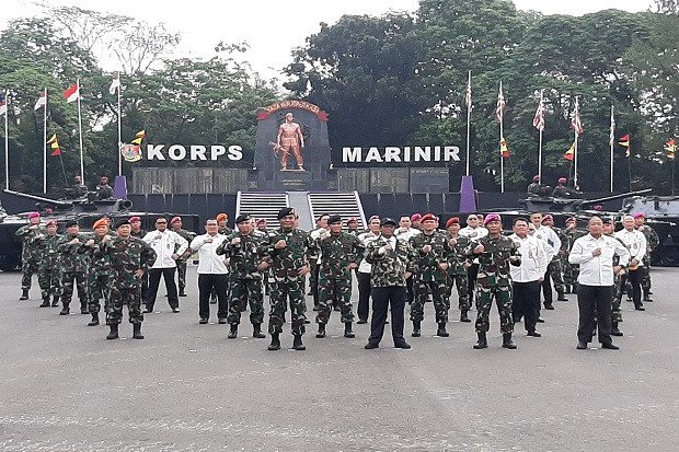 Sambangi Korps Marinir,...