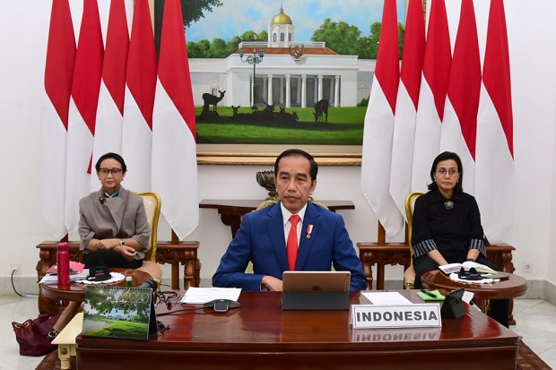 Presiden Jokowi Lantik...
