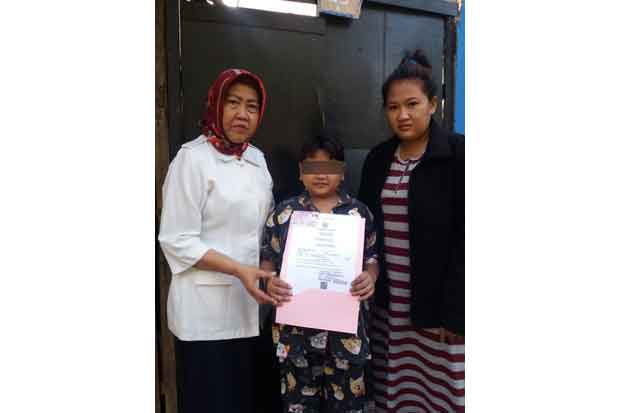 12 Tahun Ditelantarkan,...