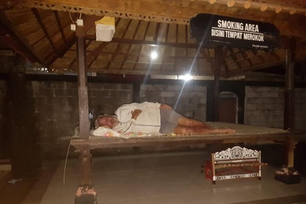 Kehabisan Uang di Bali,...