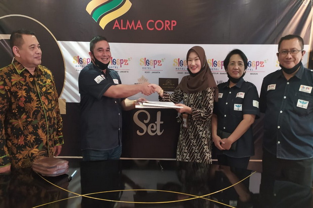 Injak Usia ke-7, Alma...