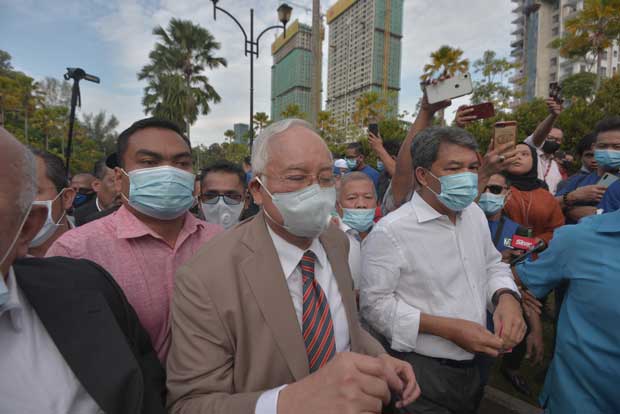 Divonis 12 Tahun, Najib...