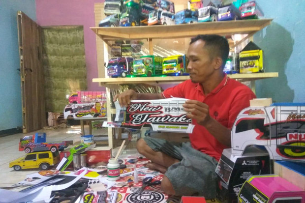 Jadi Pengrajin Miniatur...