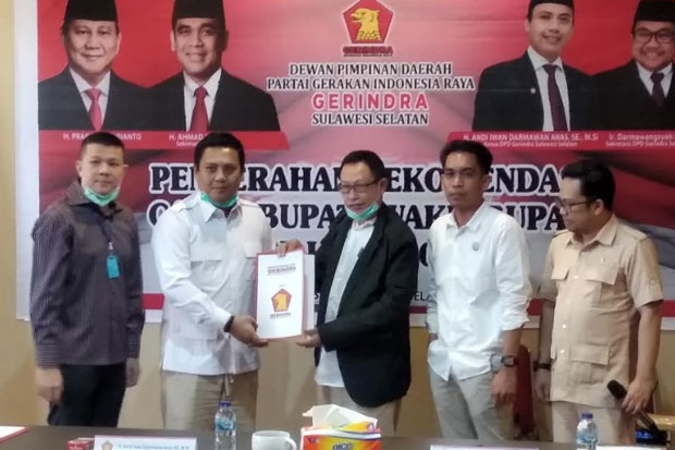Tinggalkan Petahana,...