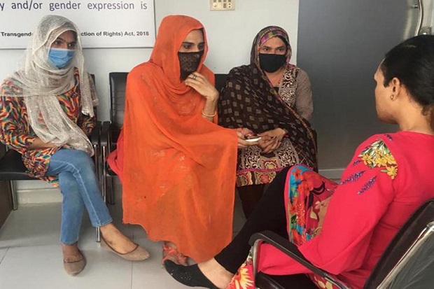 Viral, Orang-orang Transgender...