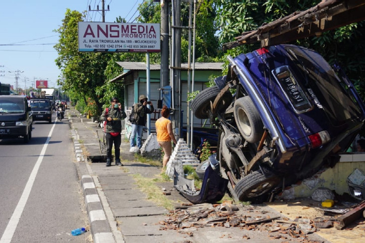 Kecelakaan Beruntun...