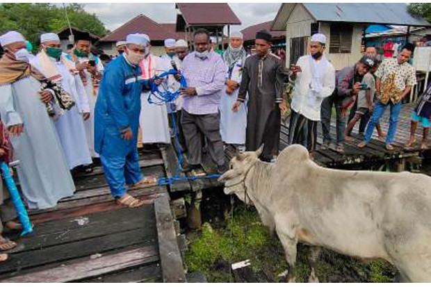 Bupati Asmat Elisa Kambu...