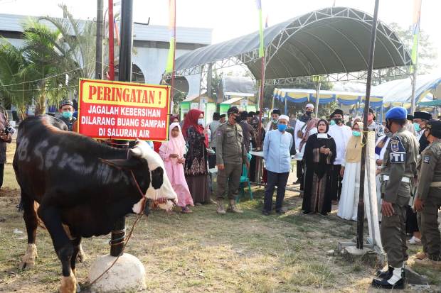 Pemkab Serang Salurkan...