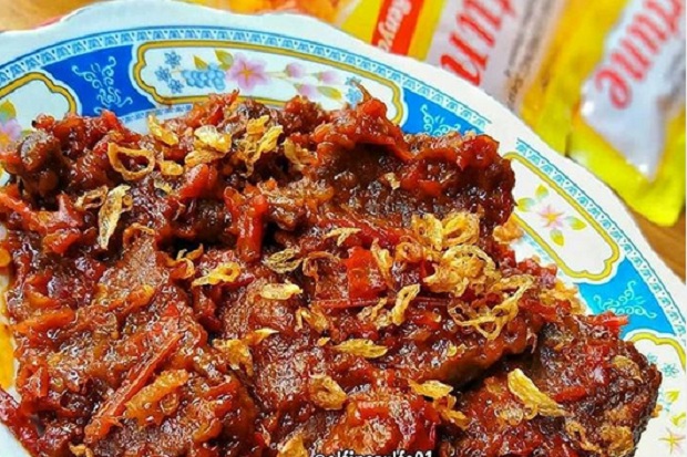 Selain Rendang dan Semur,...
