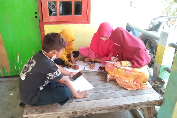 Kampung Net di Gresik,...