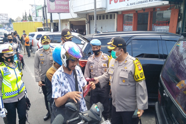 Kapolres Cimahi Bagikan...