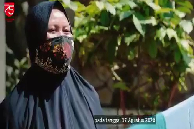 Semua Orang Wajib Berdiri...