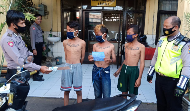 Tiga Remaja Sidoarjo...