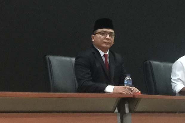 Kurang Tiga Kursi, Denny...