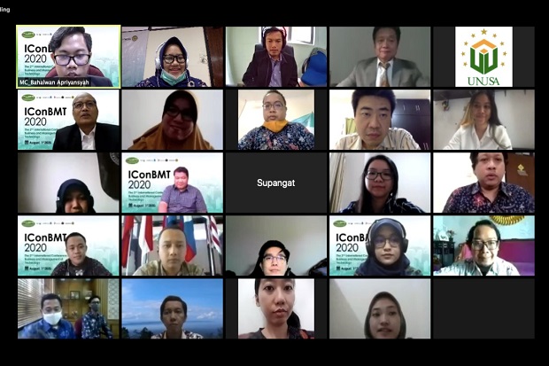 70 Presenter dari 4...