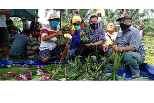 Bungkus Daging Kurban,...