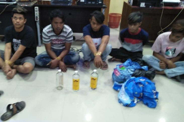 Gadis di Pangkep Digilir...