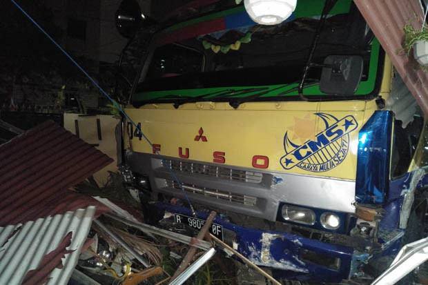 Lupa Rem Tangan, Truk...