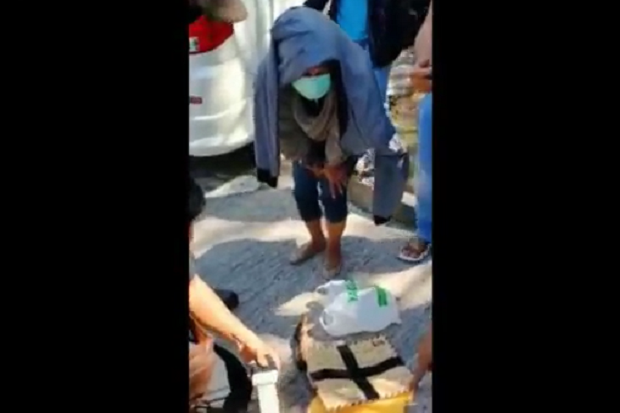 3 Wanita Cantik Bawa...