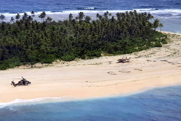 Tulis Pesan SOS di Pasir,...