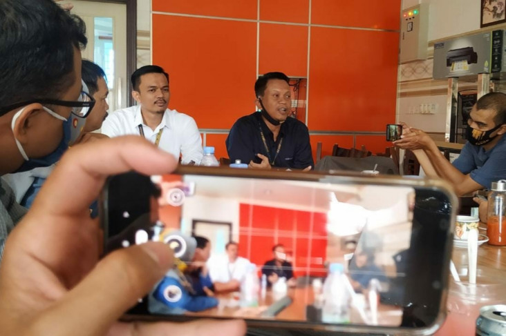 Edukasi Masyarakat,...