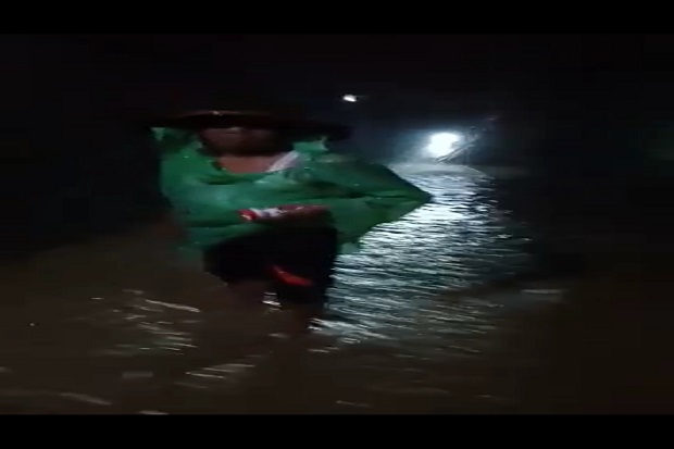Banjir Besar Memutus...