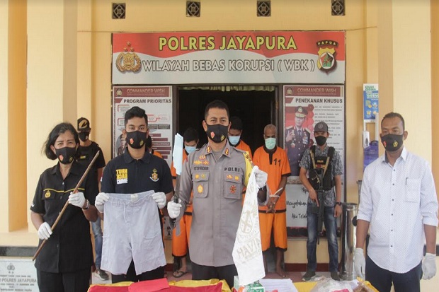 Ancam dengan Parang,...