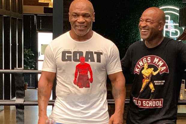 Mike Tyson Pamer Otot...