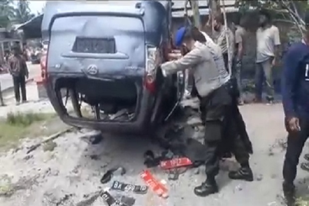 Massa Mengamuk Mobil...